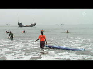 Video -Bangladesch- Die mutigen Surferinnen von Cox's Bazar- - Weltspiegel - ARD Mediathek 2016-02-27 08-09-56